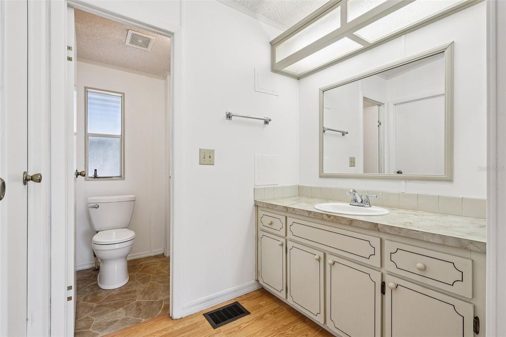 Image 24 of property listing at 1024 HILLTOP ROAD, Tavares, FL 32778