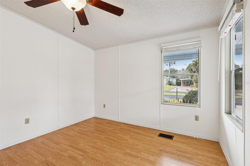 Image 27 of property listing at 1024 HILLTOP ROAD, Tavares, FL 32778