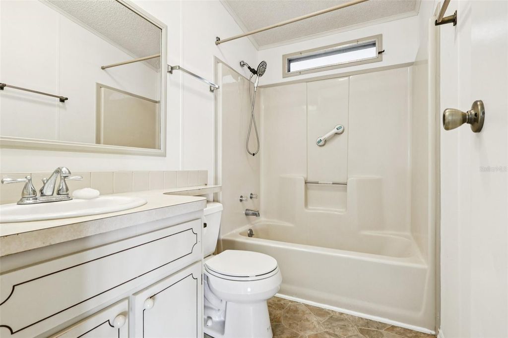 Image 29 of property listing at 1024 HILLTOP ROAD, Tavares, FL 32778