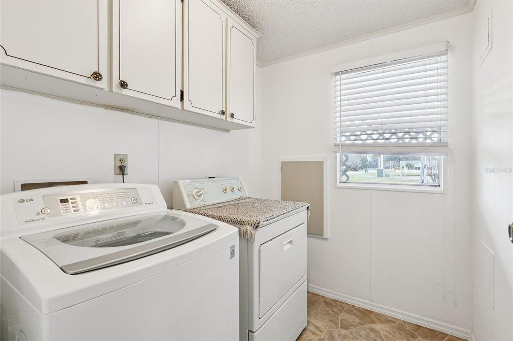 Image 30 of property listing at 1024 HILLTOP ROAD, Tavares, FL 32778