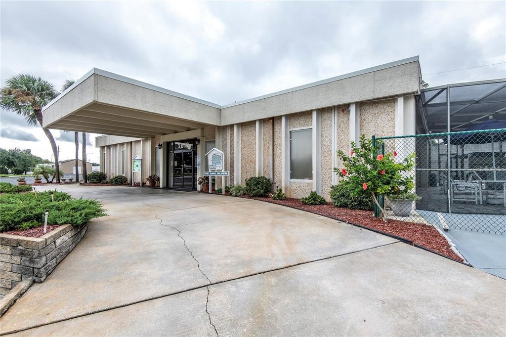 Image 38 of property listing at 1024 HILLTOP ROAD, Tavares, FL 32778