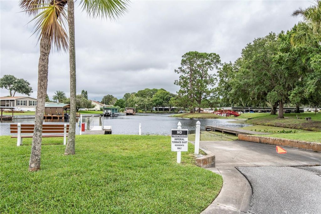 Image 42 of property listing at 1024 HILLTOP ROAD, Tavares, FL 32778