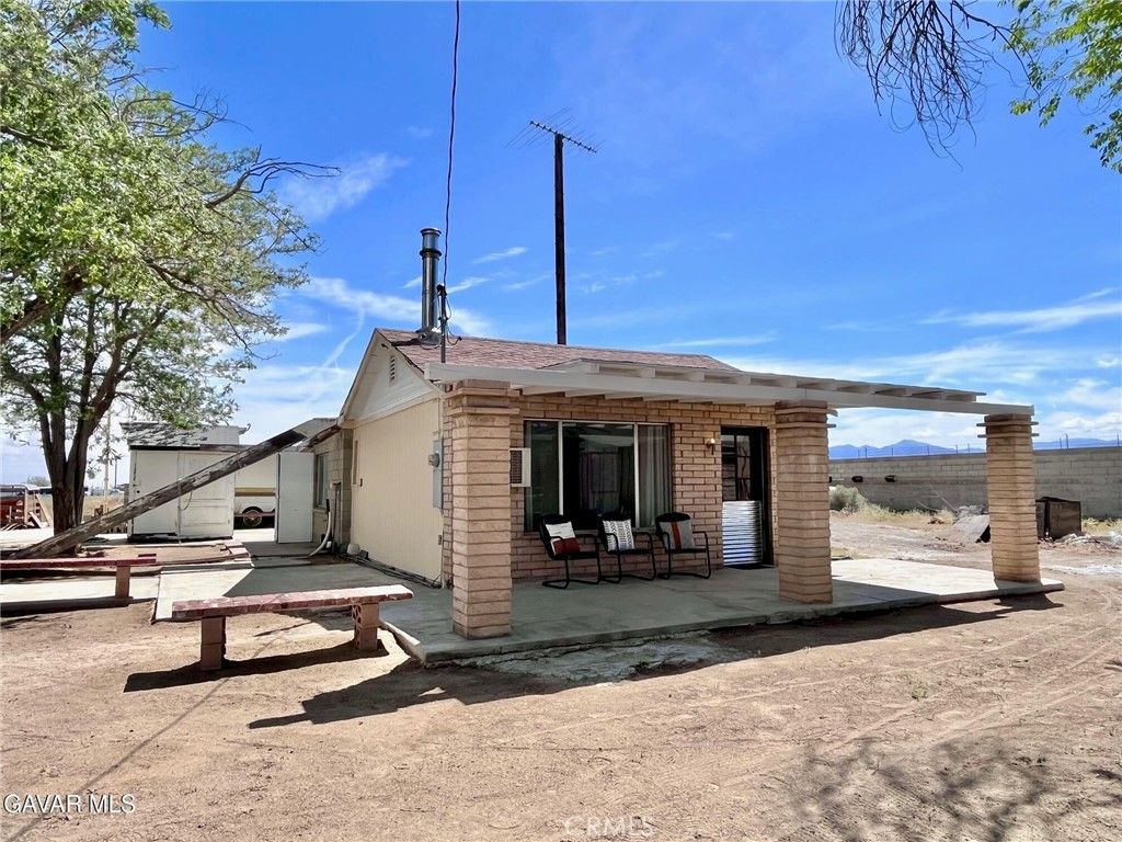 Image 11 of property listing at 38960 12th Street E, Palmdale, CA 93550