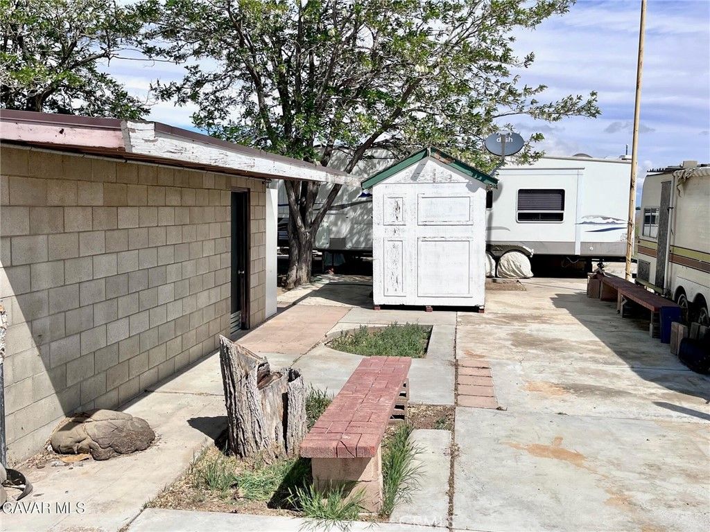 Image 15 of property listing at 38960 12th Street E, Palmdale, CA 93550