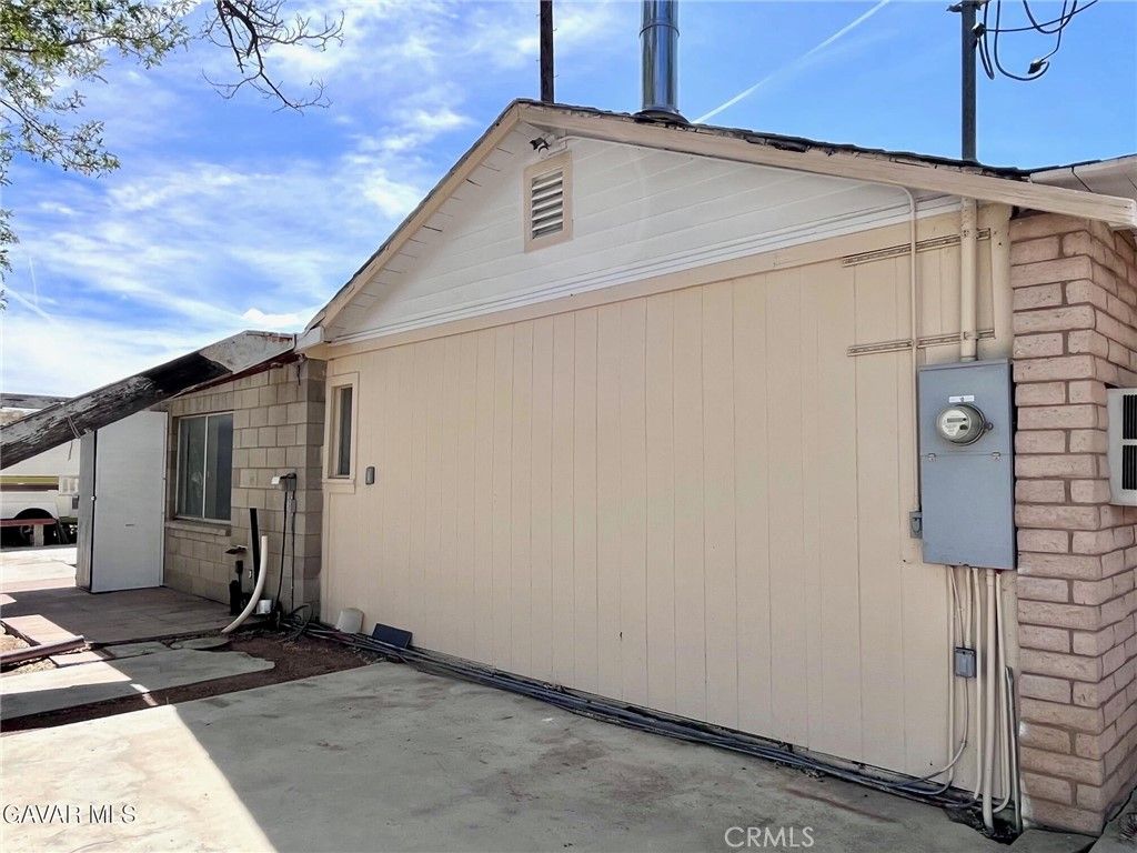 Image 16 of property listing at 38960 12th Street E, Palmdale, CA 93550