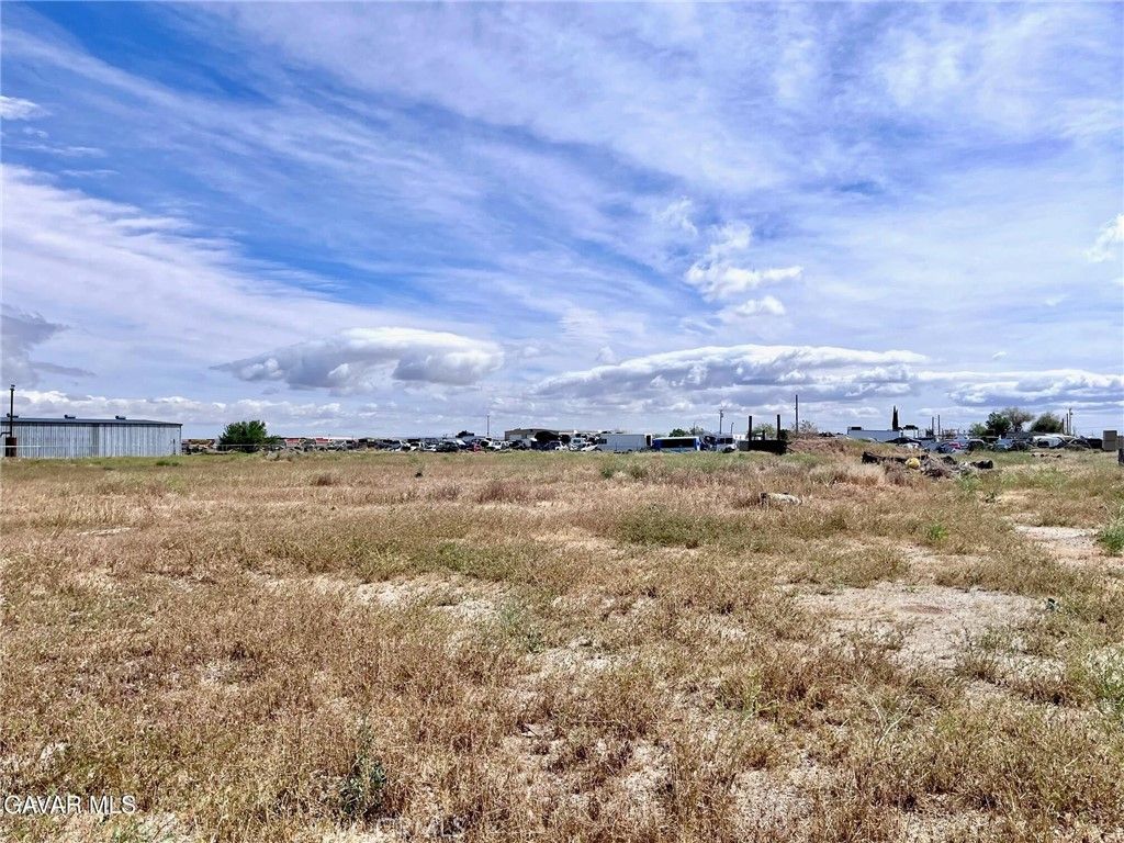 Image 22 of property listing at 38960 12th Street E, Palmdale, CA 93550