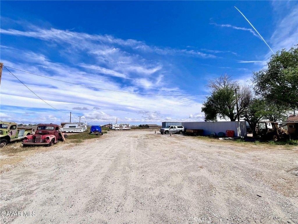 Image 24 of property listing at 38960 12th Street E, Palmdale, CA 93550