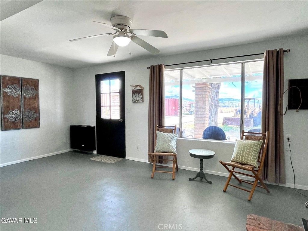 Image 4 of property listing at 38960 12th Street E, Palmdale, CA 93550