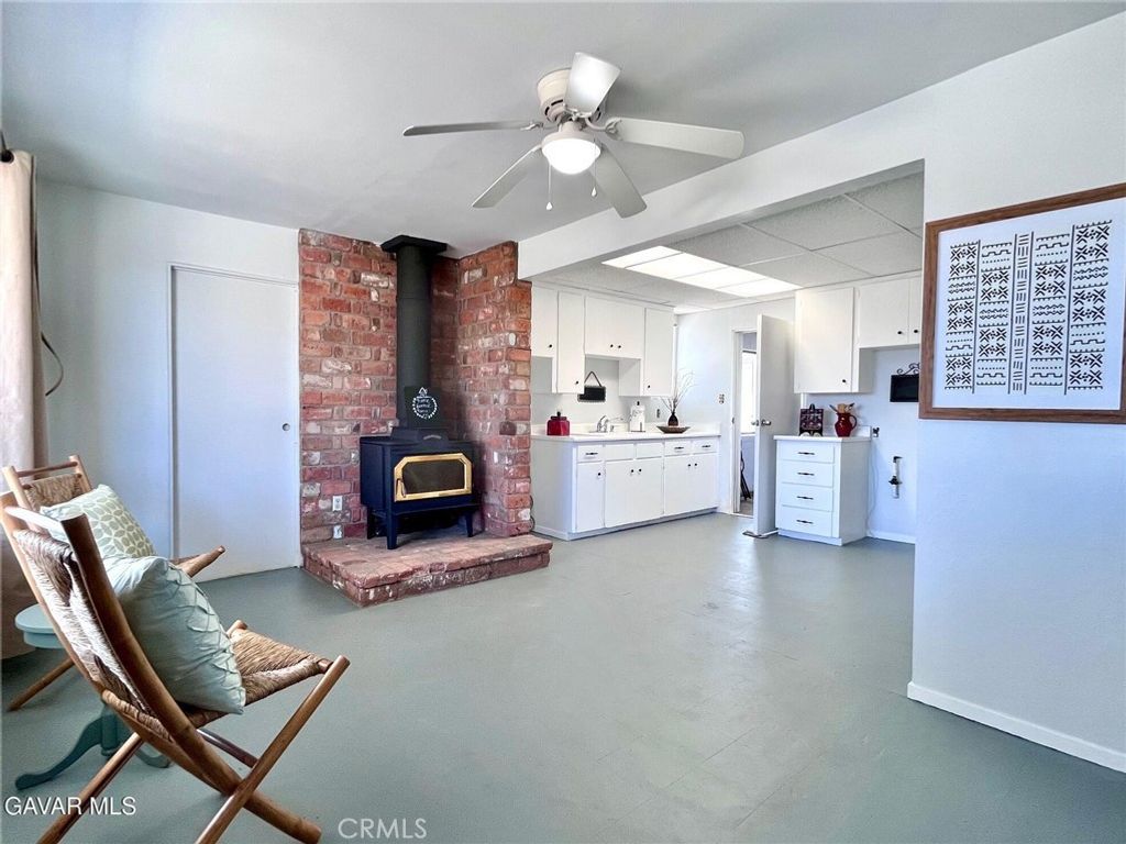 Image 5 of property listing at 38960 12th Street E, Palmdale, CA 93550