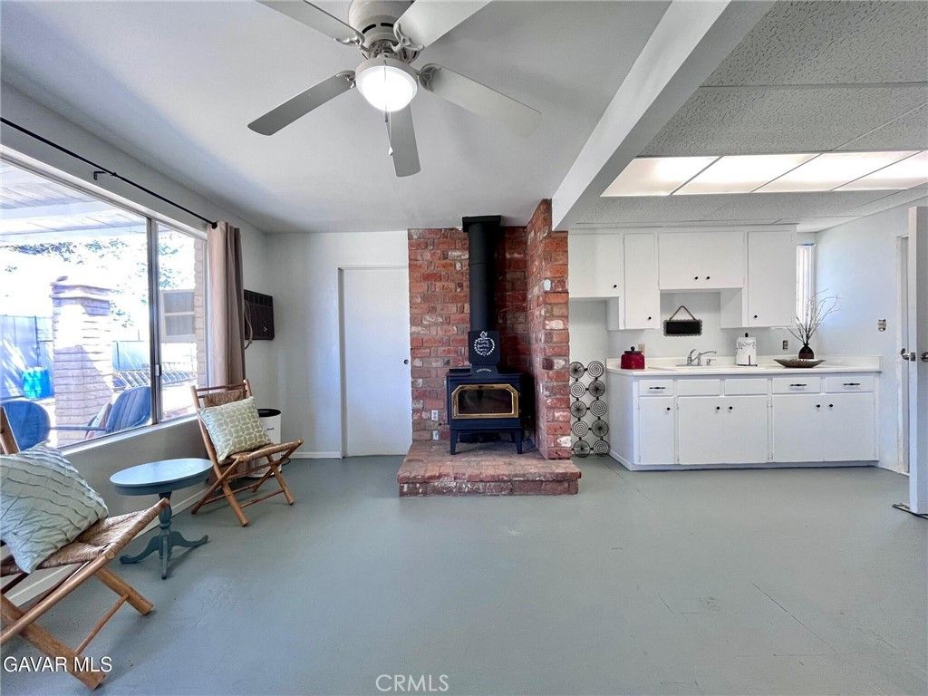 Image 6 of property listing at 38960 12th Street E, Palmdale, CA 93550