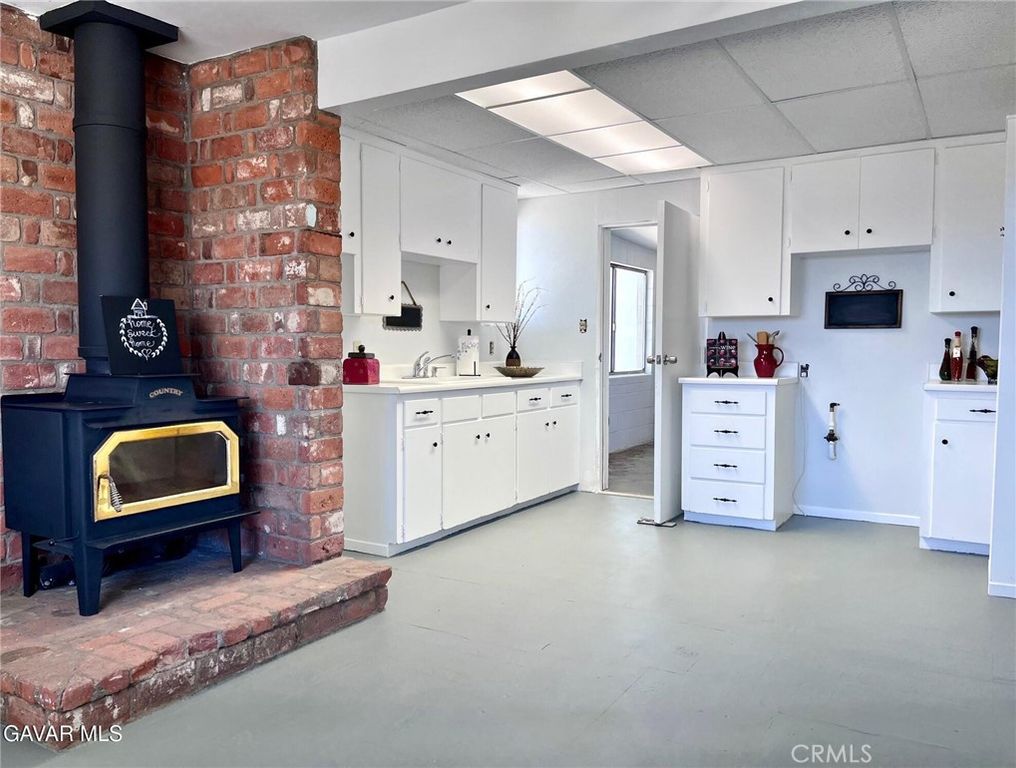 Image 7 of property listing at 38960 12th Street E, Palmdale, CA 93550