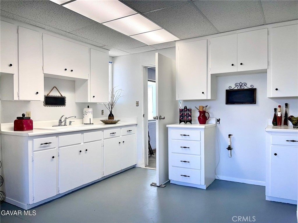 Image 8 of property listing at 38960 12th Street E, Palmdale, CA 93550