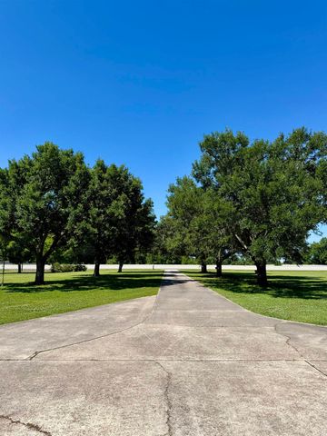 1552 Bayou Blue Rd, Houma, LA 70364