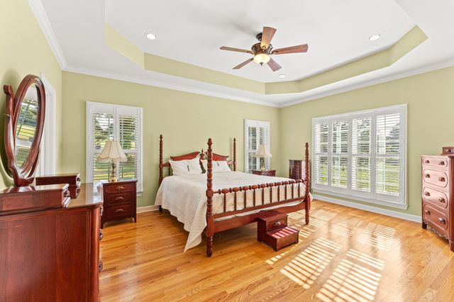 511 Country Club Dr, Dickson, TN 37055