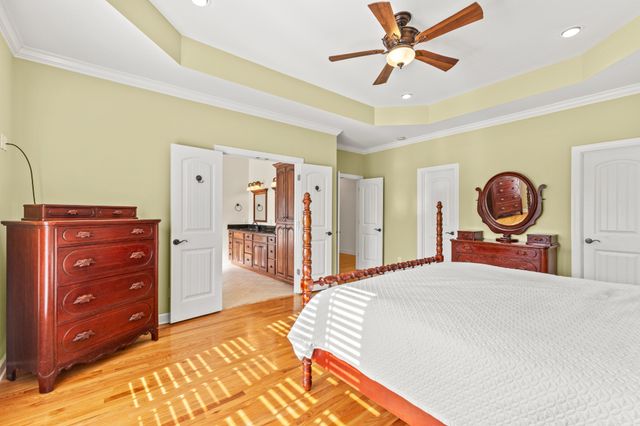 511 Country Club Dr, Dickson, TN 37055