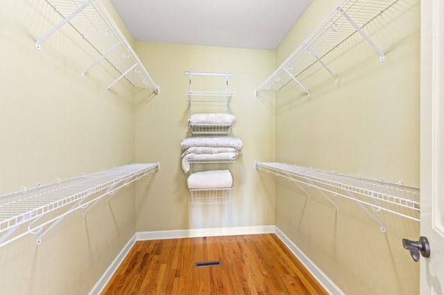 511 Country Club Dr, Dickson, TN 37055
