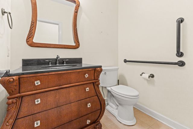 511 Country Club Dr, Dickson, TN 37055
