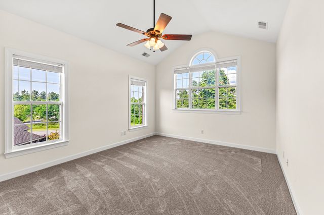 511 Country Club Dr, Dickson, TN 37055