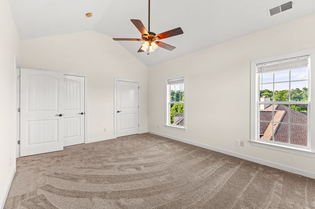 511 Country Club Dr, Dickson, TN 37055