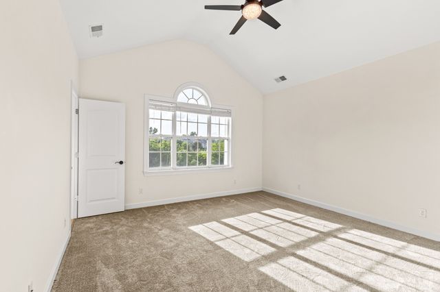 511 Country Club Dr, Dickson, TN 37055