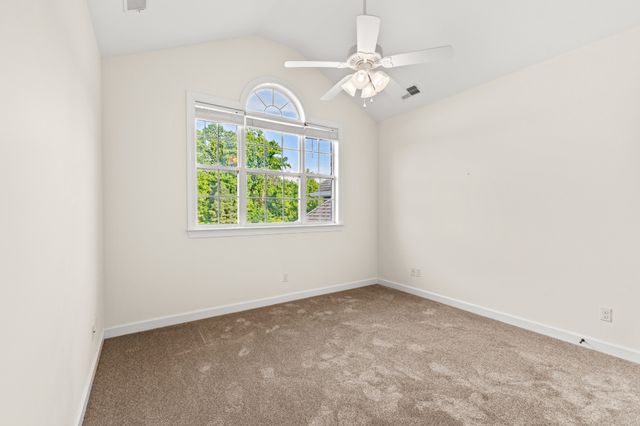 511 Country Club Dr, Dickson, TN 37055