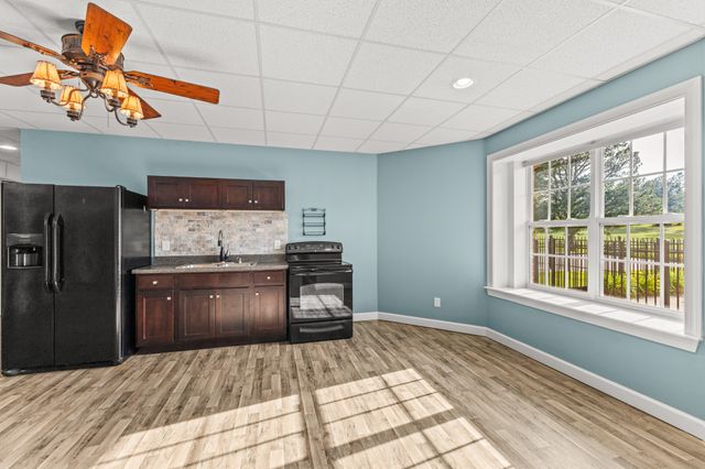 511 Country Club Dr, Dickson, TN 37055