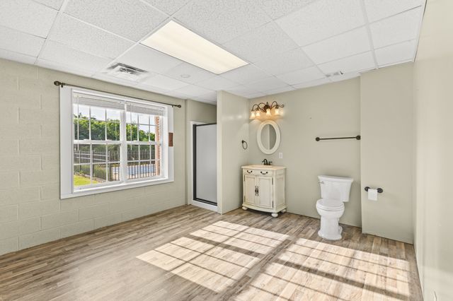 511 Country Club Dr, Dickson, TN 37055