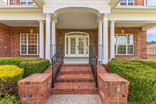 511 Country Club Dr, Dickson, TN 37055