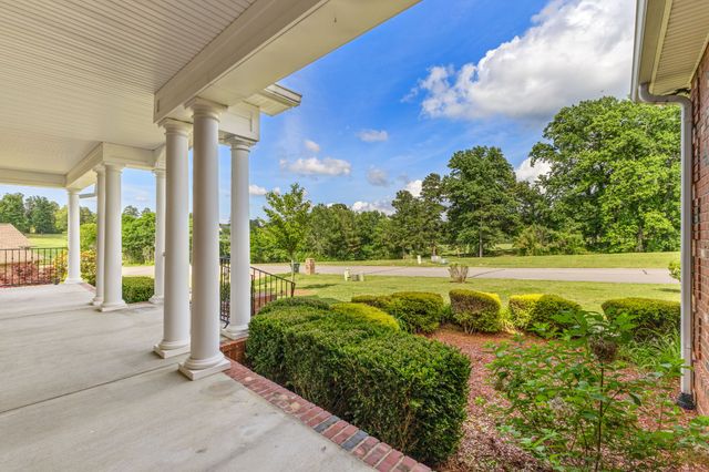 511 Country Club Dr, Dickson, TN 37055