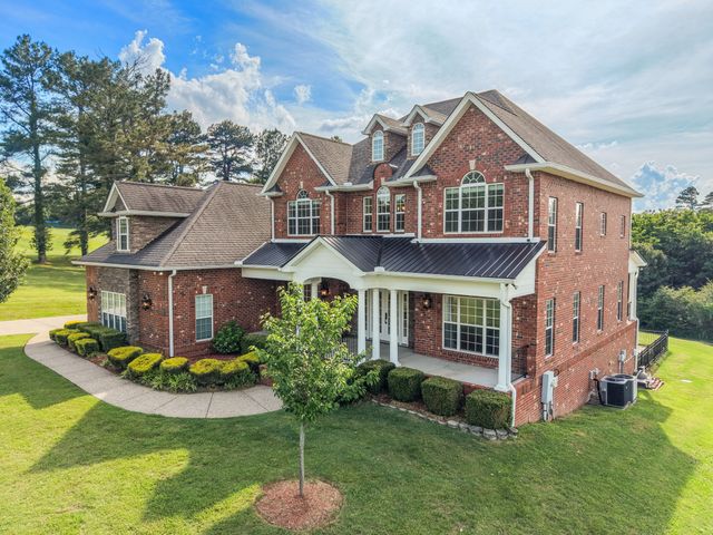 511 Country Club Dr, Dickson, TN 37055