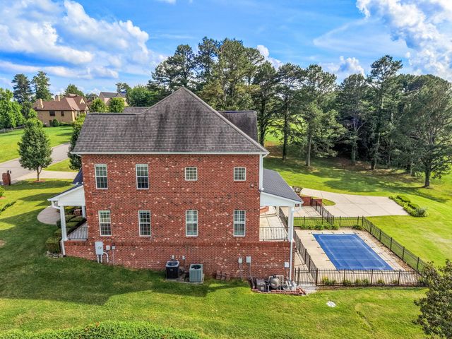 511 Country Club Dr, Dickson, TN 37055