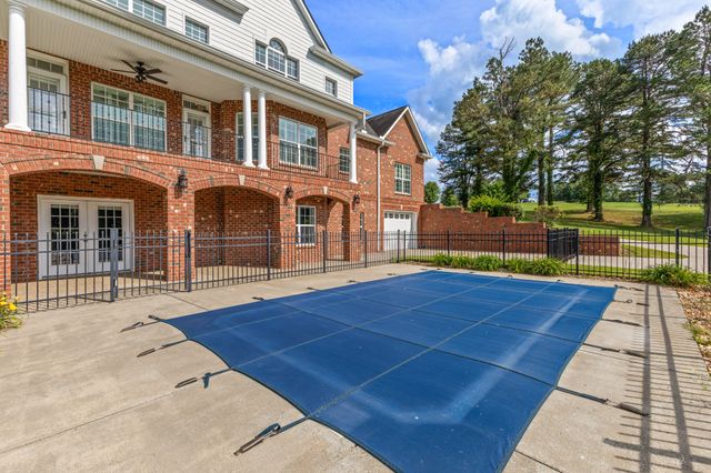 511 Country Club Dr, Dickson, TN 37055