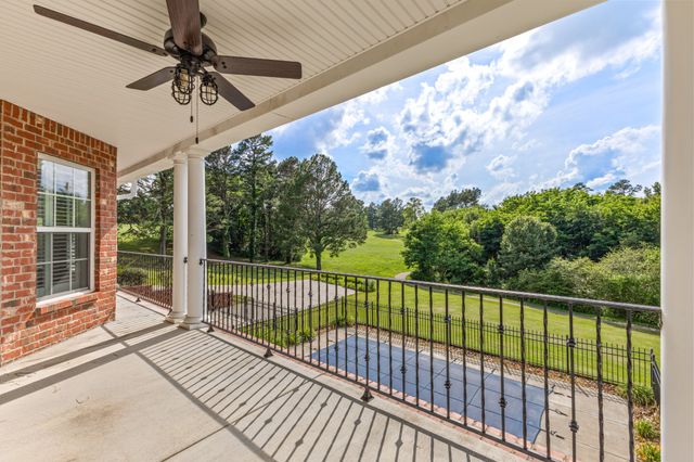 511 Country Club Dr, Dickson, TN 37055