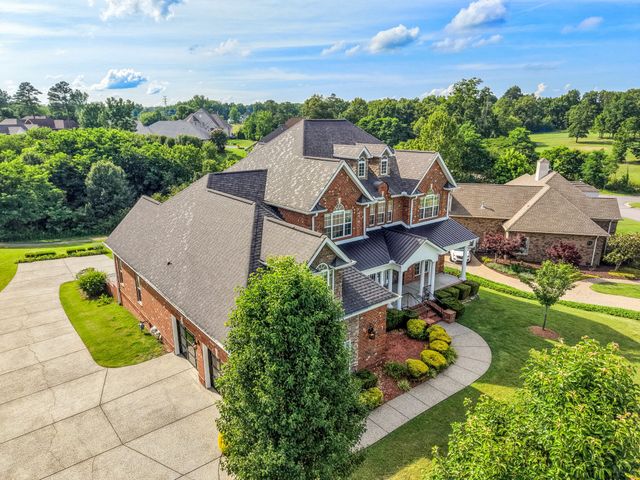 511 Country Club Dr, Dickson, TN 37055