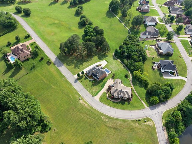 511 Country Club Dr, Dickson, TN 37055