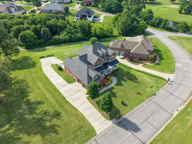 511 Country Club Dr, Dickson, TN 37055