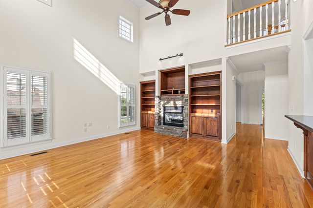 511 Country Club Dr, Dickson, TN 37055