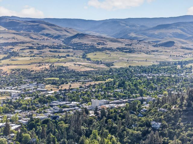 163 Hitt Road, Ashland, OR 97520