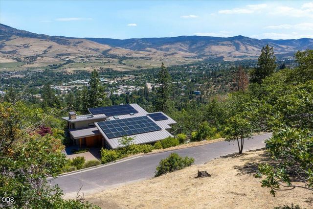 163 Hitt Road, Ashland, OR 97520