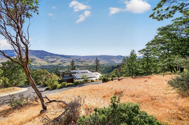 163 Hitt Road, Ashland, OR 97520