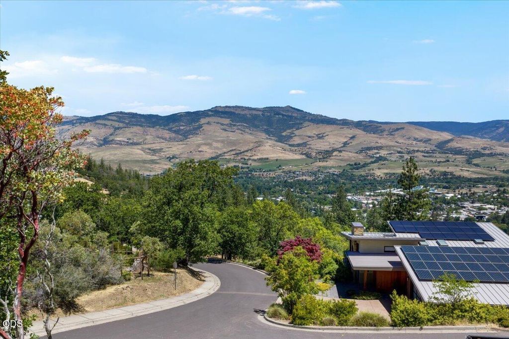 163 Hitt Road, Ashland, OR 97520