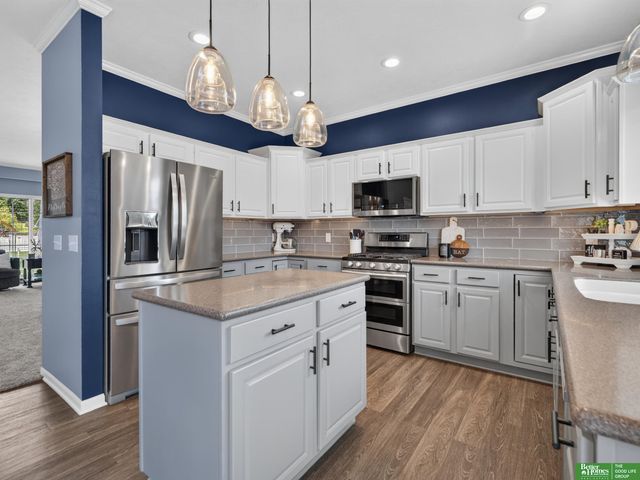 18567 Drexel Street, Omaha, NE 68135