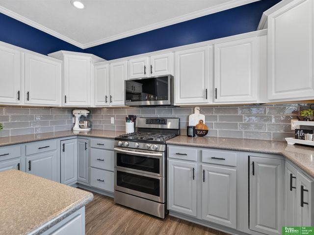 18567 Drexel Street, Omaha, NE 68135