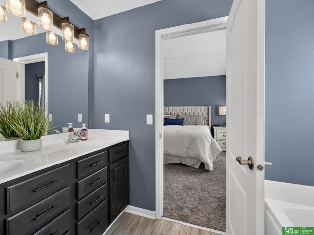 18567 Drexel Street, Omaha, NE 68135