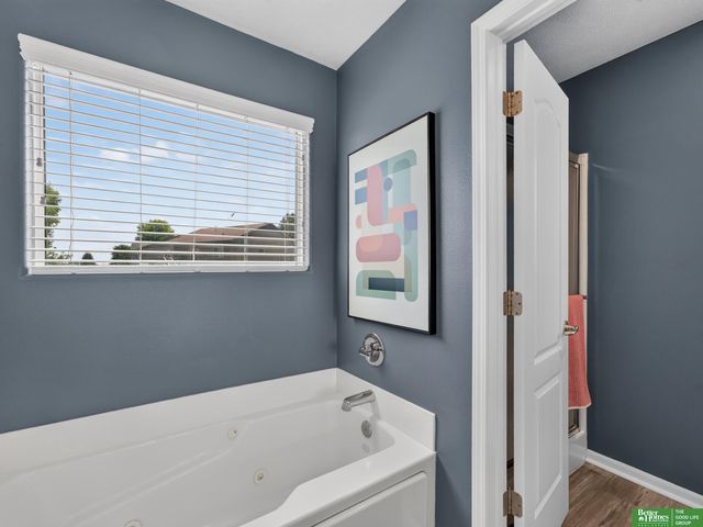 18567 Drexel Street, Omaha, NE 68135