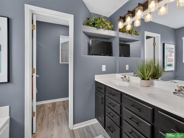 18567 Drexel Street, Omaha, NE 68135