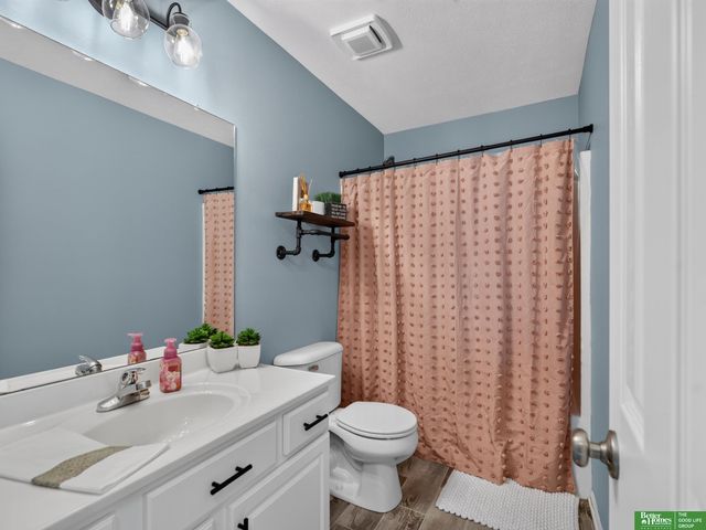 18567 Drexel Street, Omaha, NE 68135