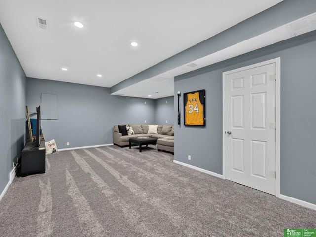 18567 Drexel Street, Omaha, NE 68135