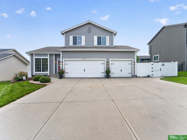 18567 Drexel Street, Omaha, NE 68135