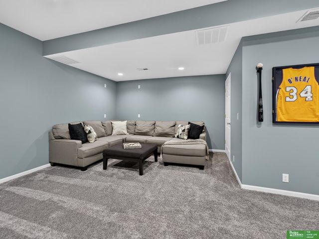18567 Drexel Street, Omaha, NE 68135